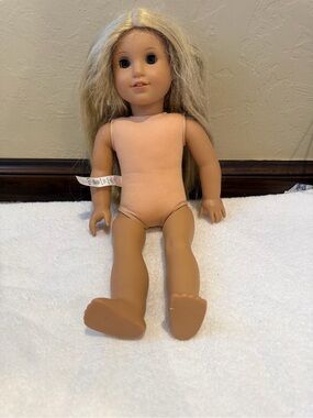 American Girl Doll 2017 blonde hair dark eyes